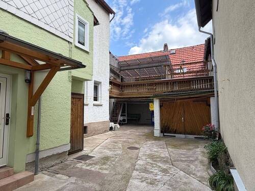 Hof mit Garage - 6 Zimmer Reihenendhaus zum Kaufen in Unstrut-Hainich
