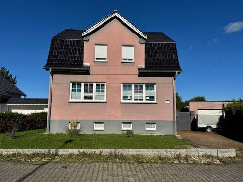 Hausansicht Straßenseite - Wohnen mit Weitblick - ein Refugium im Grünen von Dessau-Roßlau