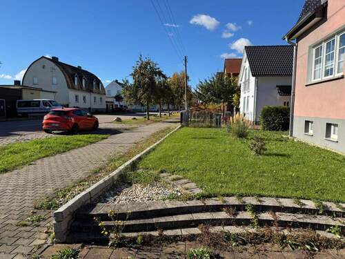 Straße vor dem Haus - 5 Zimmer Einfamilienhaus in Dessau-Roßlau