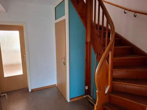 Diele und Treppe - 