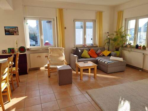 Wohzimmer Blick nach Südosten - 4 Zimmer Etagenwohnung in Remseck