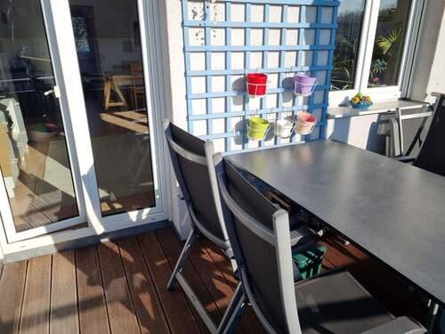 Südbalkon Blick Richtung Wohnz - 