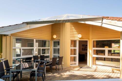 große Terrasse - 5 Zimmer Mehrfamilienhaus, Wohnhaus in Lübeck