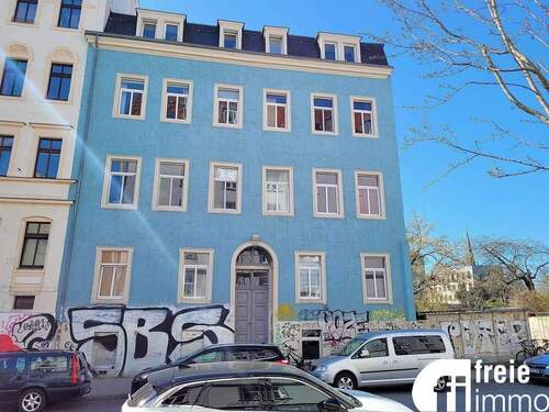 Hausansicht - Straßenfront - 1 Zimmer Mehrfamilienhaus, Wohnhaus zum Kaufen in Dresden