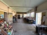 Werkstatt mit Blick zum Büro und Ausgang Gartentei - 