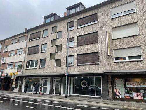Hausfront - 