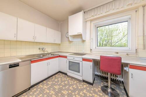 Küche mit viel Arbeitsfläche - 
