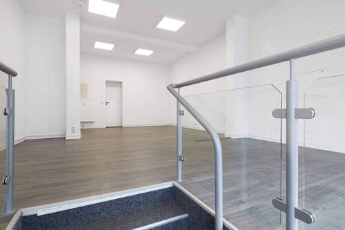 Blick vom Eingang - 3 Zimmer Gewerbeobjekt (Büro, Produktion, Verkauf) zur Miete in Achim