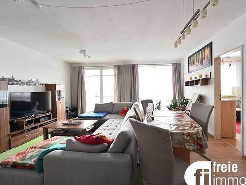 Wohnzimmer - 3 Zimmer Etagenwohnung in Dresden