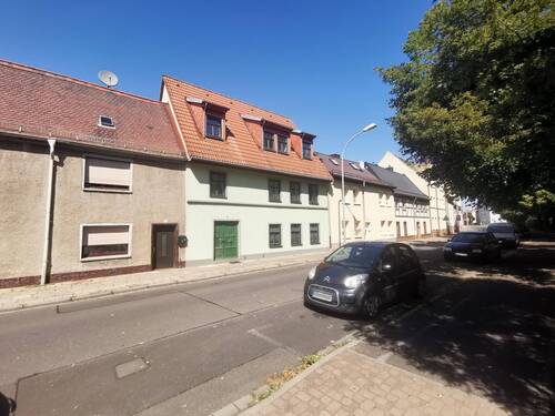 Hausansicht vorn - 3 Zimmer Etagenwohnung in Delitzsch