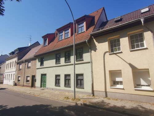 Hausansicht vorn - Etagenwohnung mit 82,00 m&sup2; in Delitzsch zum Kaufen