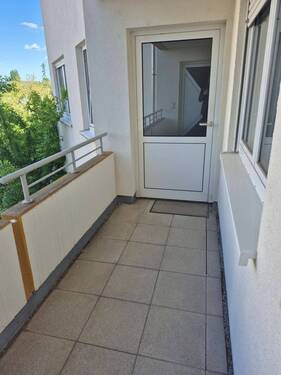Laubengang offen - Zugang Wohnung - 