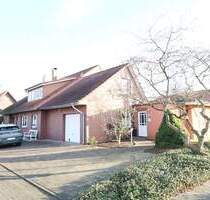 Topgelegenes, schickes Einfamilienhaus mit Praxisanbau, Garage und schönem Garten -Kantgebiet- - Cloppenburg