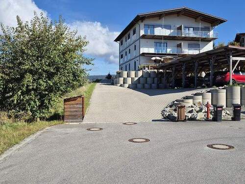 Ansicht Südwesten - Neuwertige 3 Zimmer Wohnung mit Balkon, ca. 8 km von Bad Kötzting entfernt - Wohnung Hohenwarth