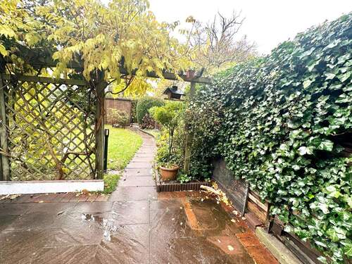 Terrasse mit Blick in den Garten.jpeg - 