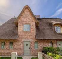 Exklusive Doppelhaushälfte unter Reet – stilvolles Wohnen im Herzen von Westerland - Sylt