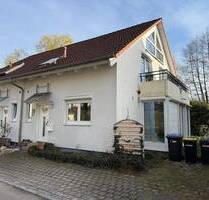 Sofort frei! Niedrigenergiehaus! Familienfreundliche DHH mit 5,5 Zi., Hobbyraum, Garten u. 2 Kfz.-Stpl. in ruhiger Wohnlage! - Aichtal Neuenhaus