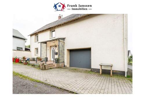 18318 Außenansicht - Neuer Preis! Freistehendes Ein-Zweifamilienhaus mit Garage & Terrasse in Wallscheid
