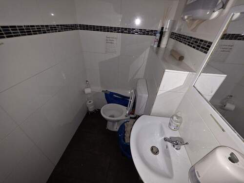 WC - Halle in Bonn zur Miete