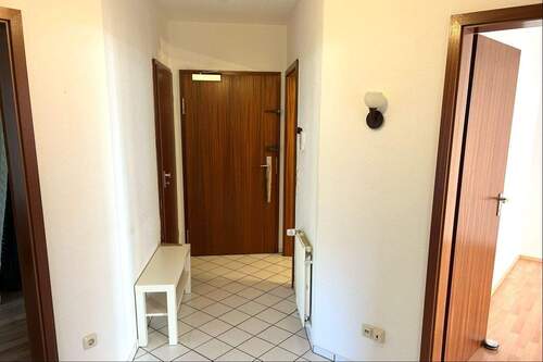 Eingangsflur - 4 Zimmer Etagenwohnung zum Kaufen in Bad Schwartau