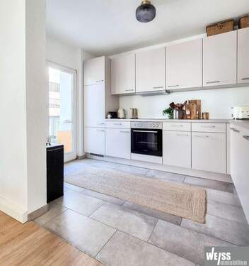 Küche mit EBK - 2 Zimmer Etagenwohnung zur Miete in Würzburg