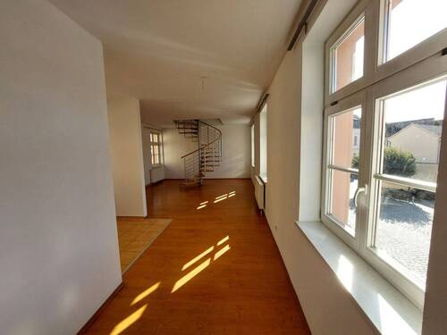 das Wohnzimmer - 2 Zimmer Etagenwohnung in Grimma