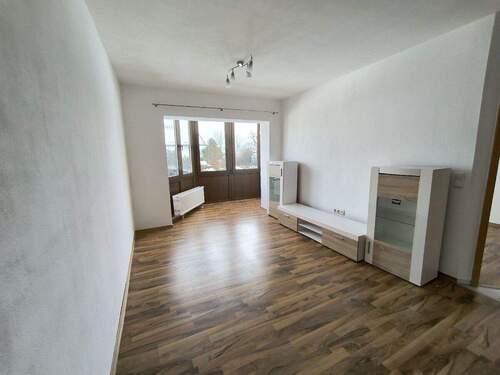 Wohnzimmer - 2 Zimmer Etagenwohnung zum Kaufen in Regen