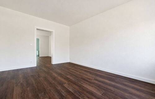 Wohnzimmer - 2 Zimmer Etagenwohnung zur Miete in Dessau-Roßlau