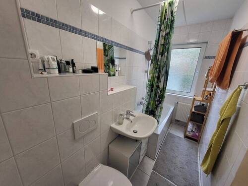Duschbad/WC mit Fenster - 