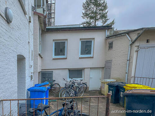 Blick auf Essbereich und Bad - 