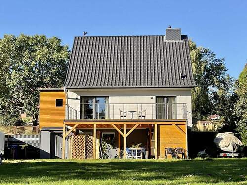 Haus von Garten aus - Schönes kernsaniertes Haus auf Rügen mit PV, bezugsfertig