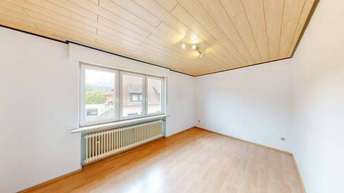 Schlafzimmer 2 - 1.OG - Mehrfamilienhaus, Wohnhaus mit 297,00 m² in Wertheim zum Kaufen