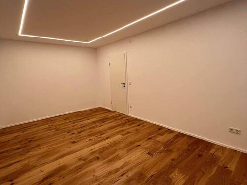 Schlafzimmer - Hochwertig sanierte 3­ Zimmer­ Wohnung mit Blick ins Grüne - Provisionsfrei