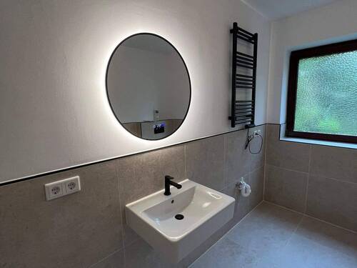 Badezimmer - 3 Zimmer Etagenwohnung zum Kaufen in Erlangen