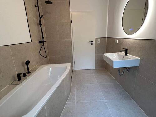 Badezimmer - 3 Zimmer Etagenwohnung in Erlangen