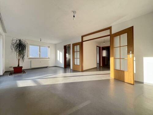 Wohnzimmer - Magstadt: Helle 2-Zimmer-Mietwohnung mit Südbalkon