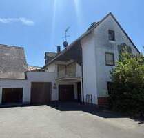 2-Familien-Haus | EINE WOHNUNG FREI AB NOVEMBER | mit kleiner Lagerhalle & 3 Garagen - Langensendelbach