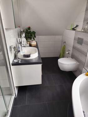 Bad im OG - 5 Zimmer Einfamilienhaus in Weimar