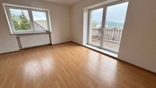 Wohnzimmer.jpeg - Berching-OT Pollanten ! Helle geräumige 3-ZW, 94 m², im 1.OG, großer Balkon