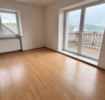 Berching-OT Pollanten ! Helle geräumige 3-ZW, 94 m², im 1.OG, großer Balkon