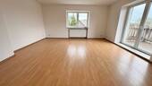 Wohnzimmer.jpeg - Etagenwohnung mit 94,00 m&sup2; in Berching zur Miete