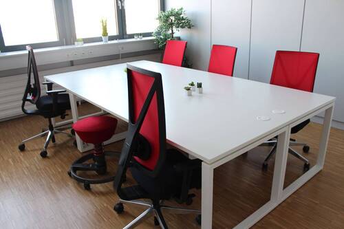 Büroraum 1 - Offenburg: Flexibles, möbliertes Büro mit Gemeinschaftsfläche & 247