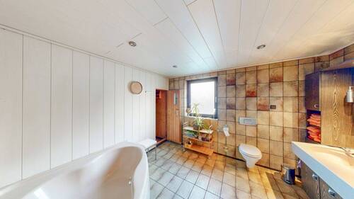 Badezimmer mit Sauna - 