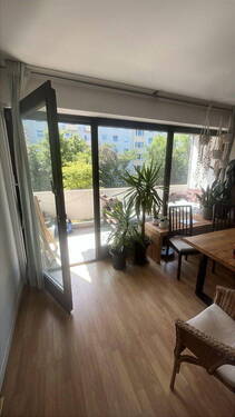 Ausblick zum Balkon - Ruhige Wohnung in zentraler Lage - Ohne Provision