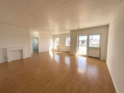Wohn-/ Esszimmer - Großzügige 3,5-Zimmerwohnung mit Balkon in Dettingen