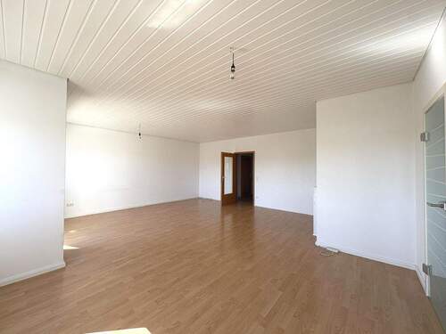 Wohn-/ Esszimmer - 3 Zimmer Etagenwohnung zum Kaufen in Dettingen