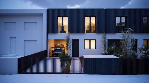 Straßenansicht Winter - 6 Zimmer Reihenmittelhaus in München