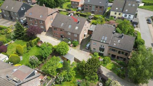 Hausansicht oben - 9 Zimmer Doppelhaushälfte zum Kaufen in Aachen-Brand