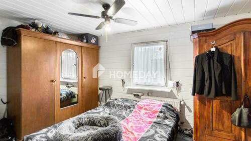 1. OG Schlafzimmer 1 - 