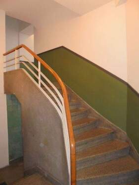 Treppe zum Aufzug - 